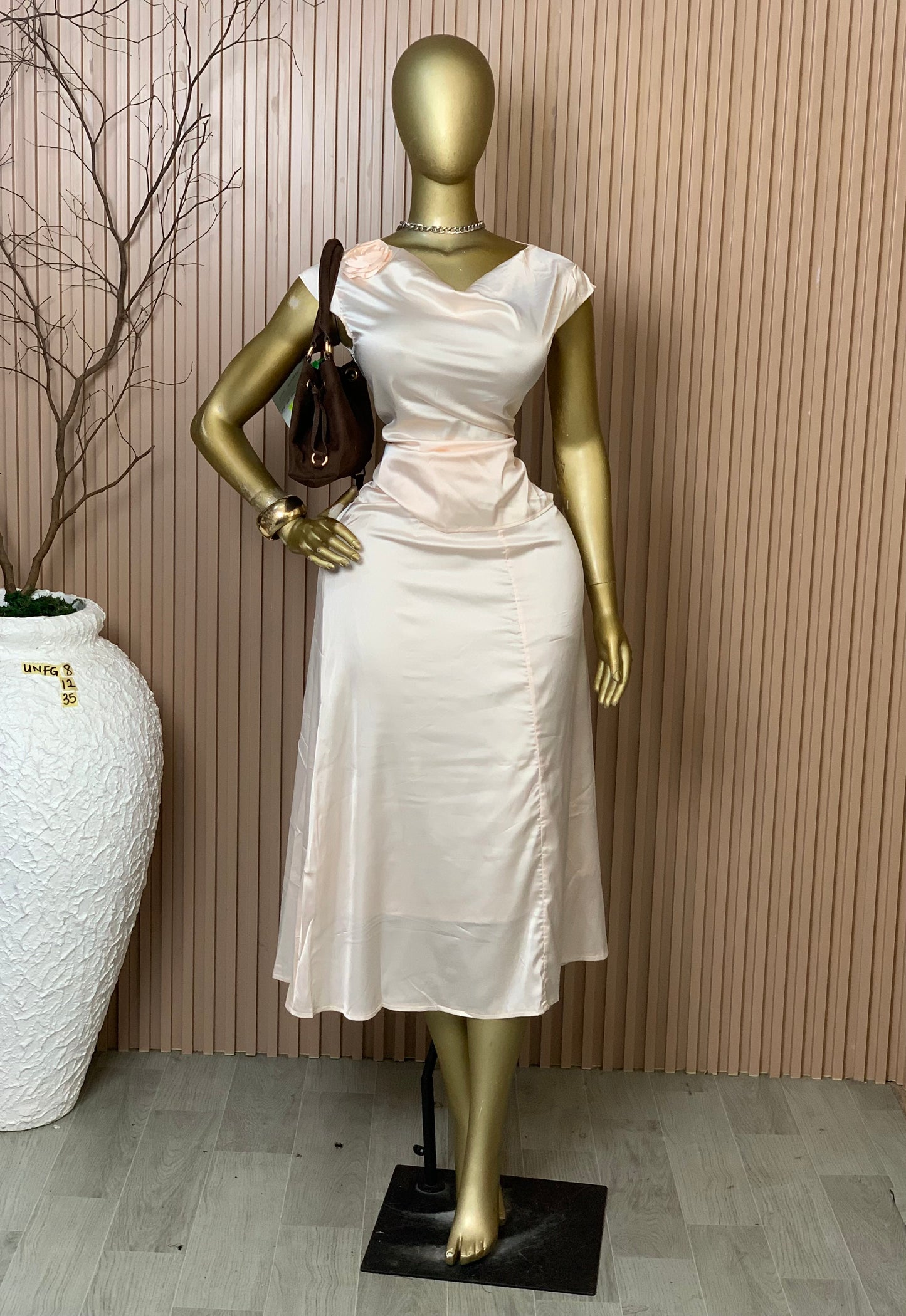 Unforgettable8 SIZE12 Length35 Brand new silk two piece