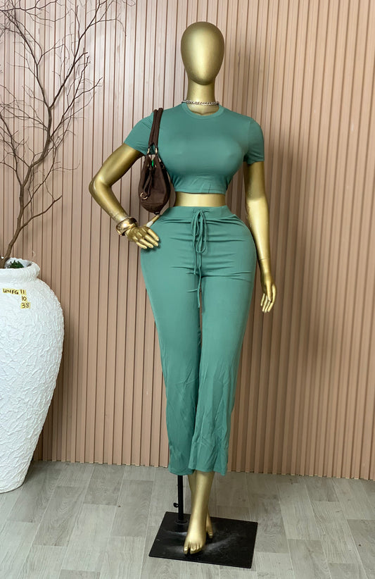 Unforgettable11 SIZE10 Length38 Brand new green two piece