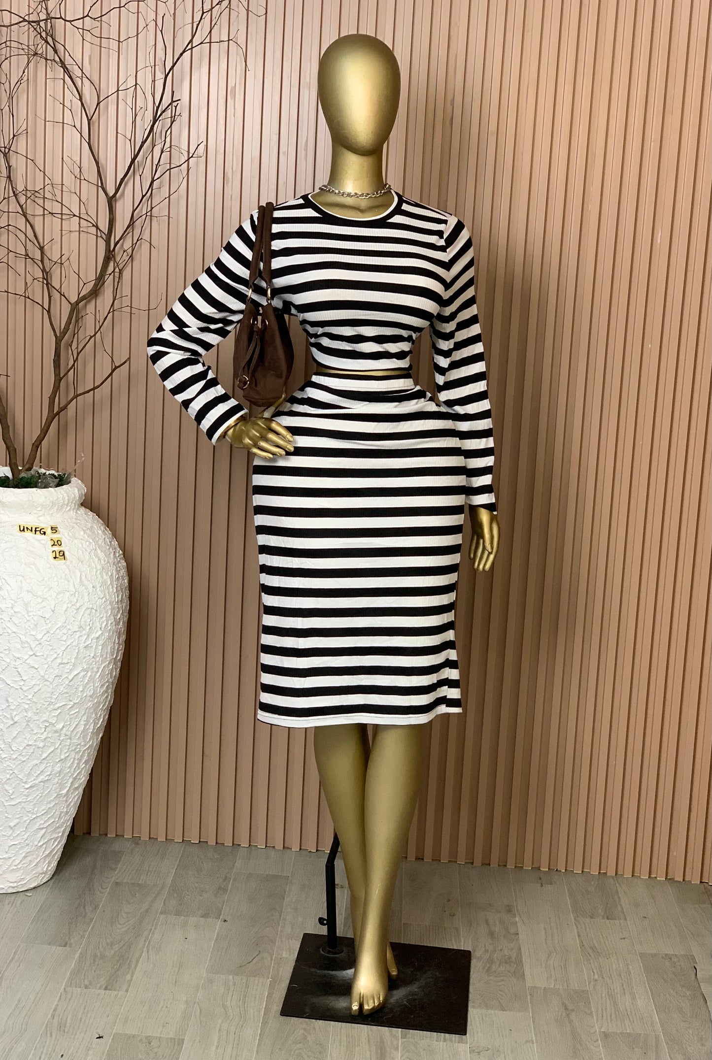 Unforgettable5 SIZE20 Length29 Brand new white&black two piece
