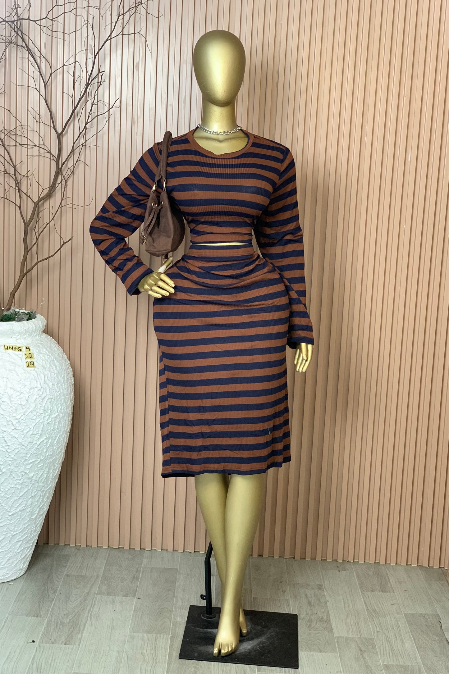 Unforgettable4 SIZE22 Length29 Brand new brown&blue two piece
