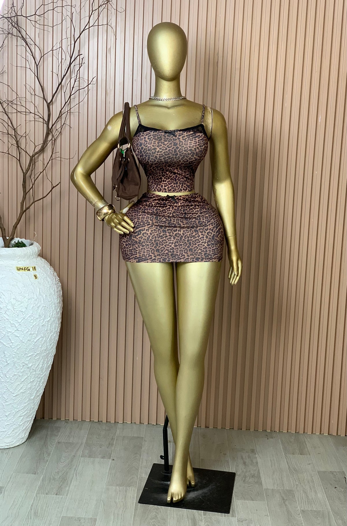 Unforgettable18 SIZE18 Brand new animal print two piece